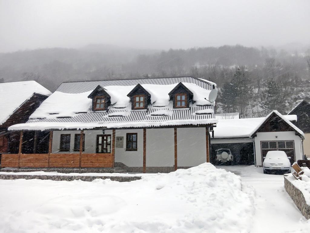 Apartment Mira Korana Kültér fotó