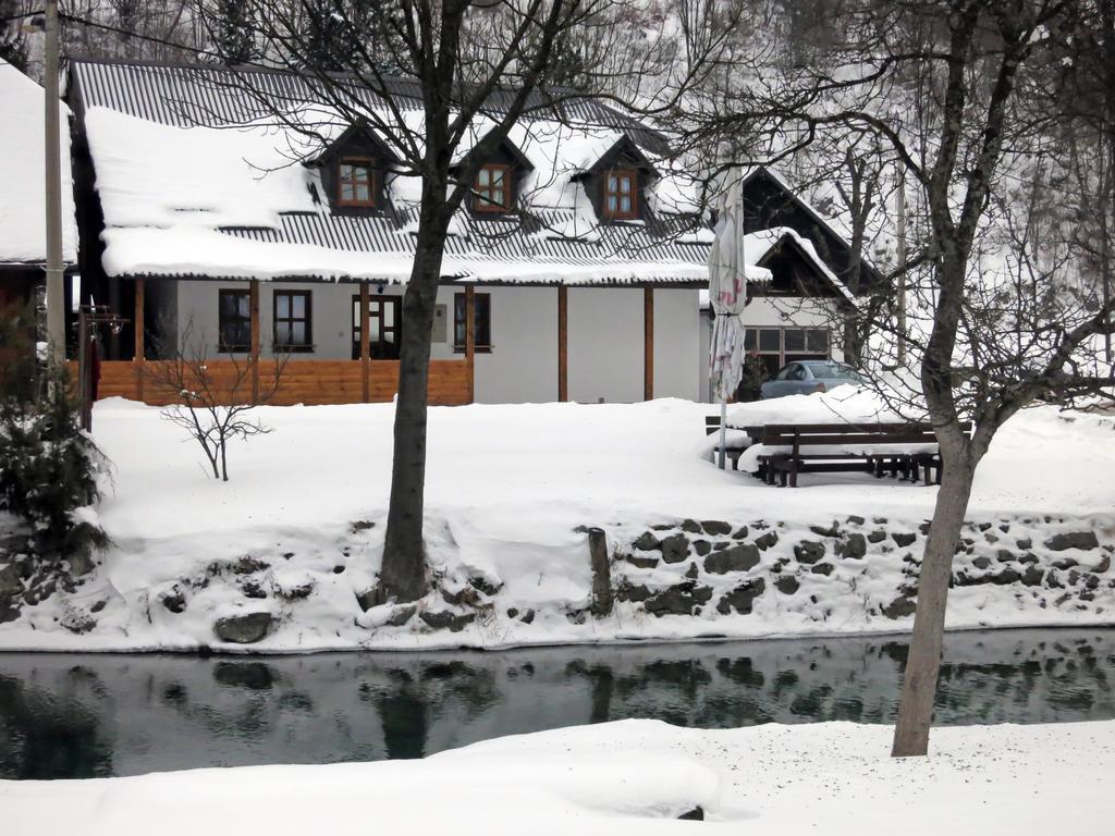 Apartment Mira Korana Kültér fotó